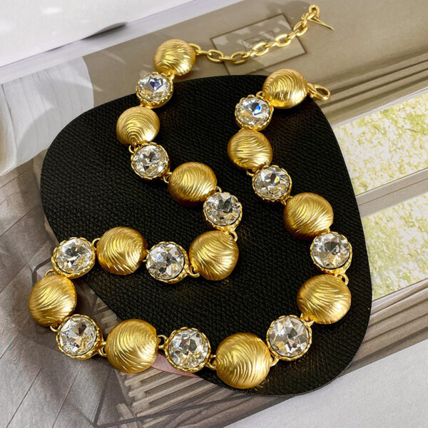 Women's Light Luxury Elegant Gold Necklace Middle-ancient Clavicle Chain - Image 8