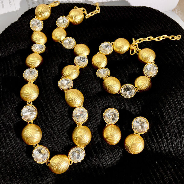 Women's Light Luxury Elegant Gold Necklace Middle-ancient Clavicle Chain - Image 2